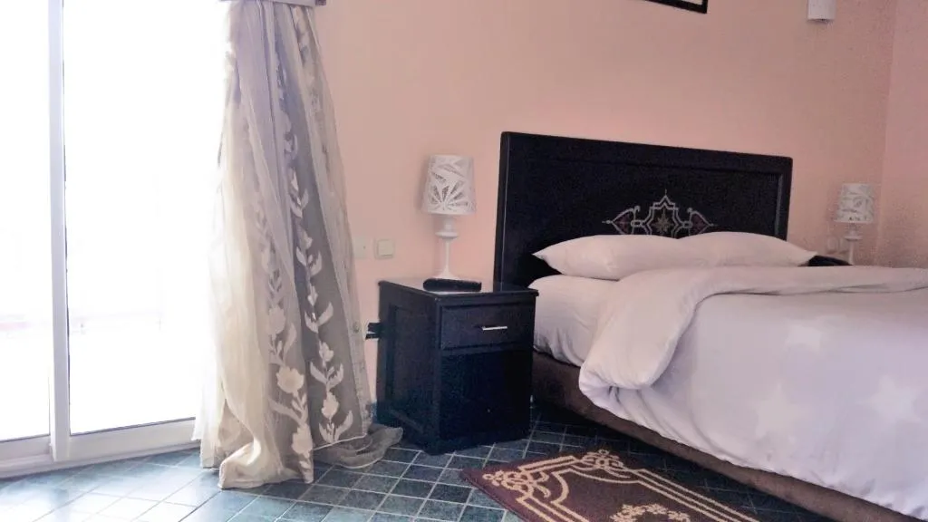 Room, Texuda, Rabat
