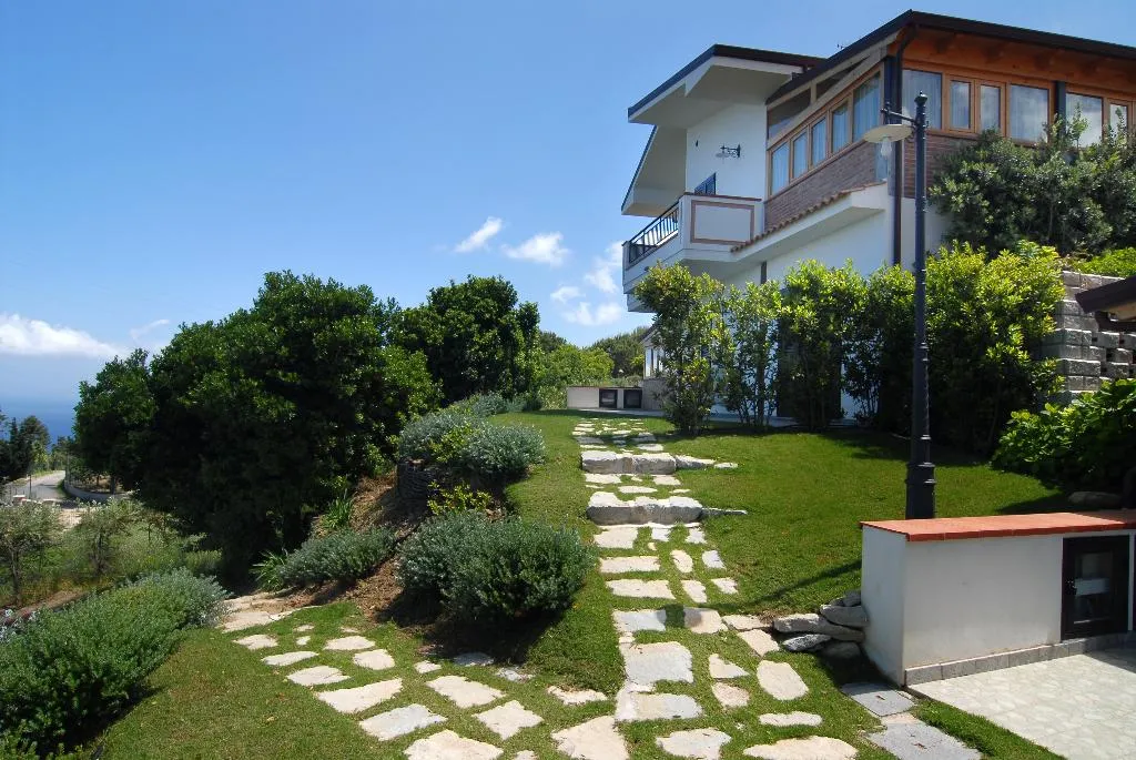 APARTMENT GARDEN VIEW TWO BEDROOMS Room, Residence Galati, Catania