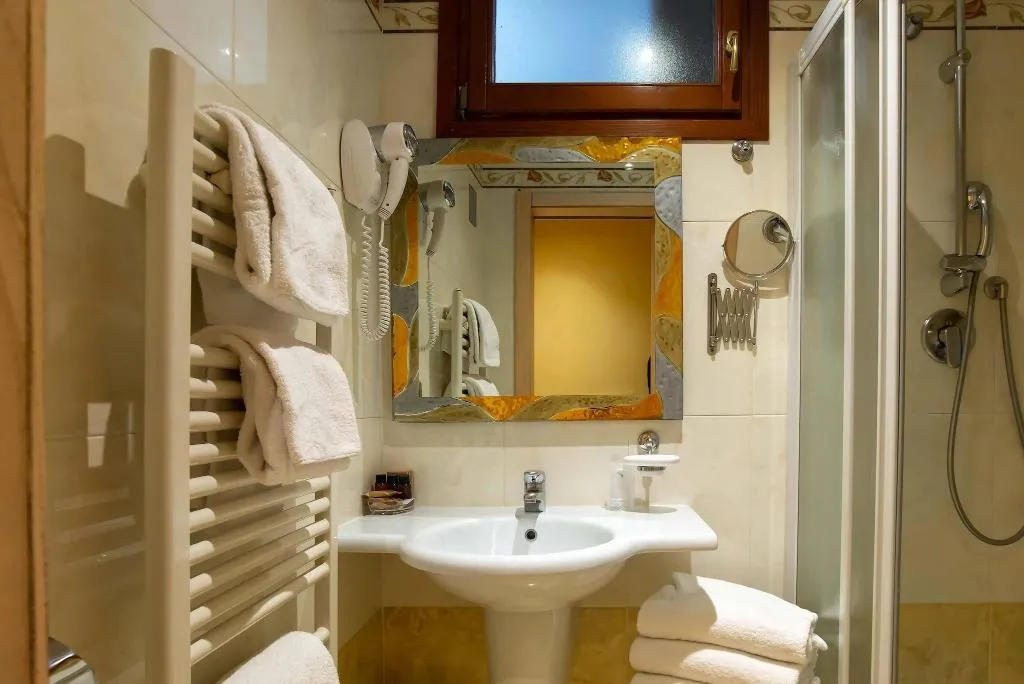 TRIPLE TWO BEDS Room, Alba Palace, Florence