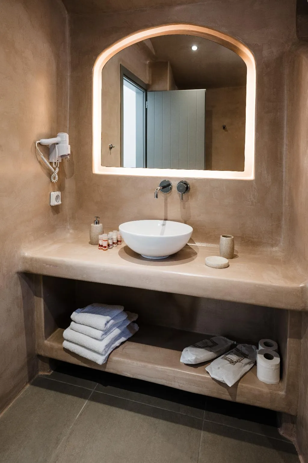 SUITE WITH PRIVATE POOL Room, Amphitrite Suites Santorini, Santorini