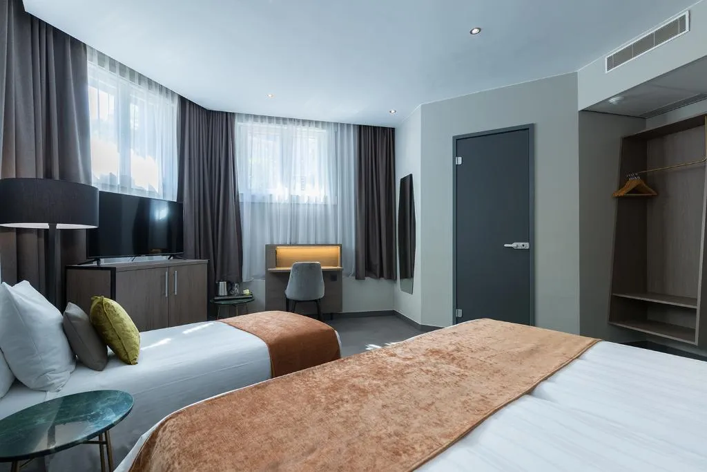 Double or Twin CAPACITY 3 Room, Leonardo Hotel Amsterdam Museum Quarter, Amsterdam