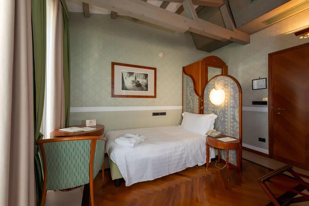 SINGLE STANDARD Room, Grand Hotel Ortigia, Catania