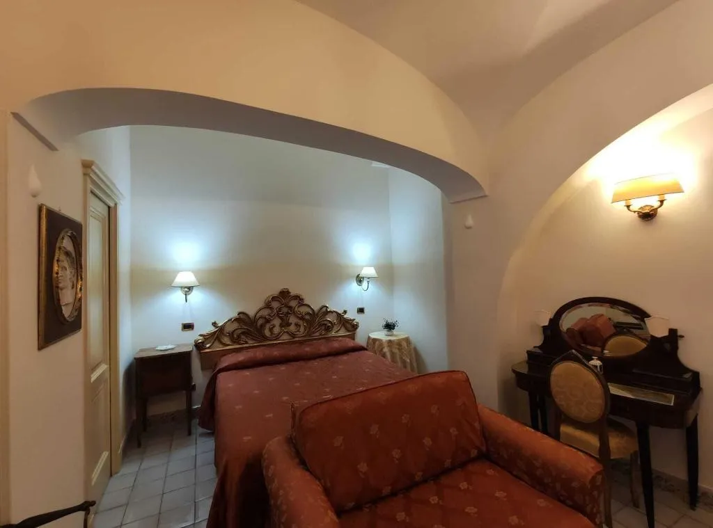 Room, Residenza Del Duca, Naples