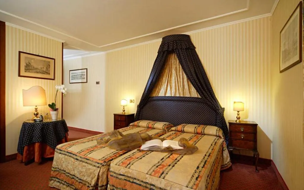 TRIPLE STANDARD Room, Kette, Venice