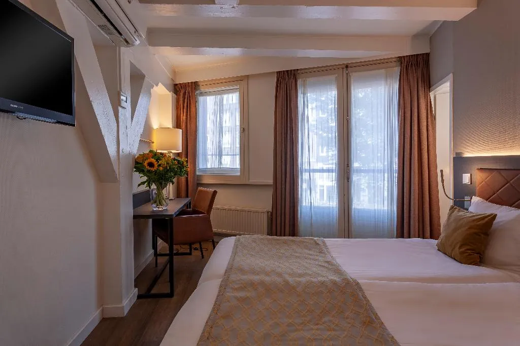 QUADRUPLE STANDARD Room, Avenue, Amsterdam