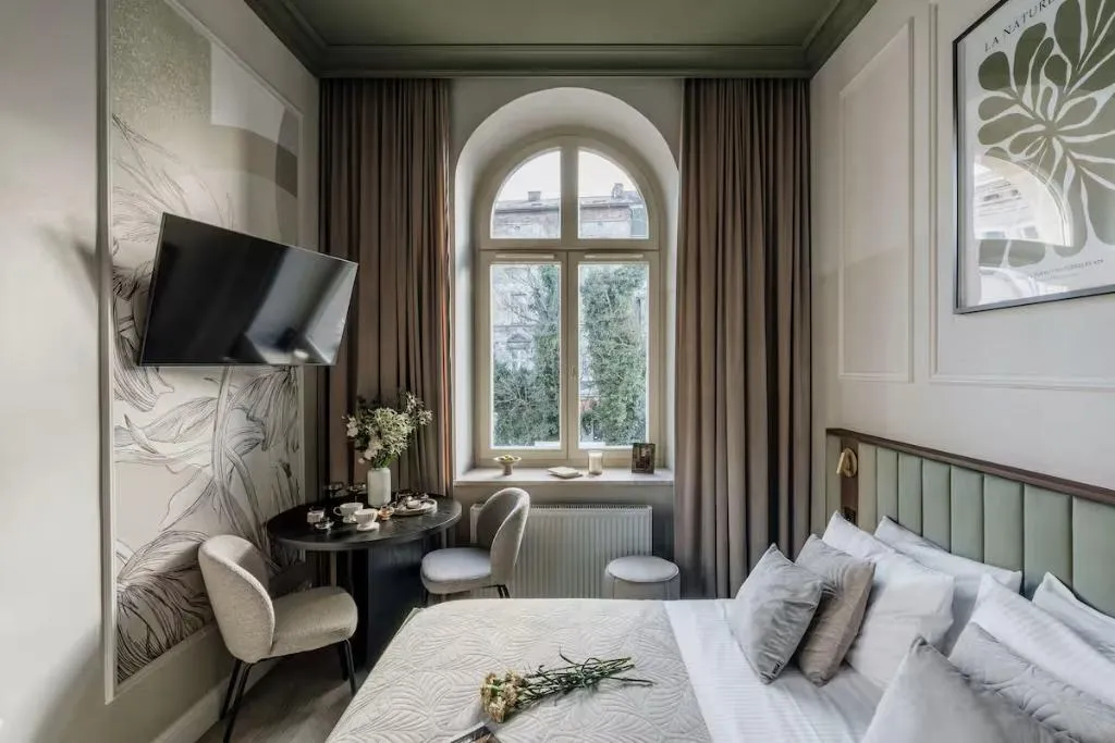 APARTMENT PREMIUM KING BED Room, The Garden Collection, Krakow
