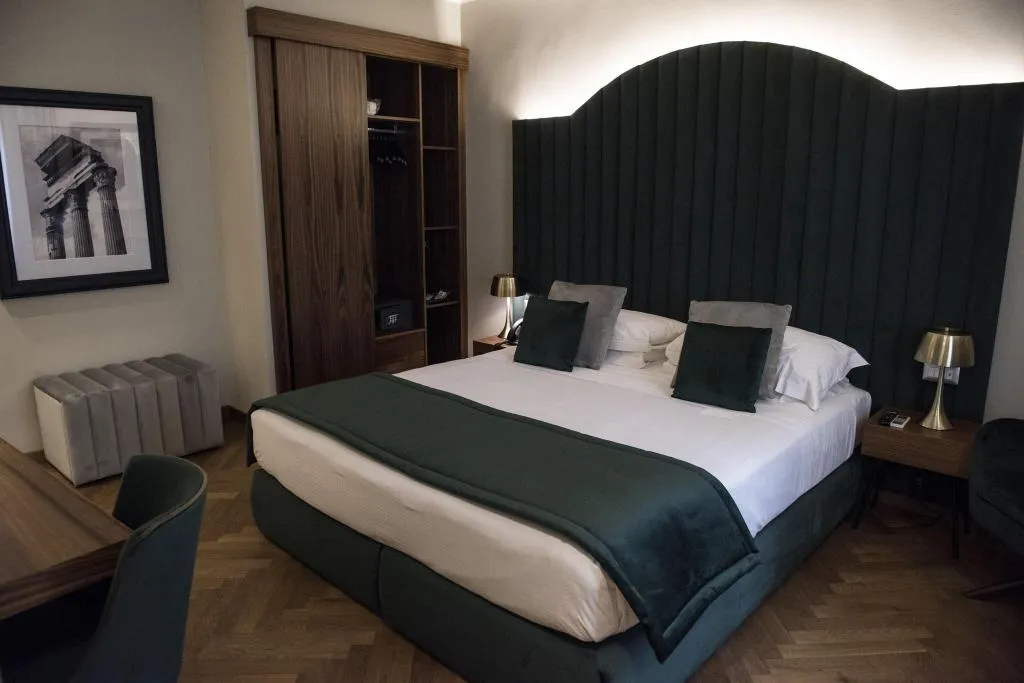 DOUBLE CLASSIC KING BED Room, Antico Albergo del Sole al Pantheon, Rome