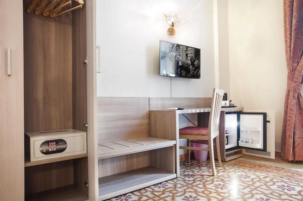 Room, Domus Napoleone, Naples