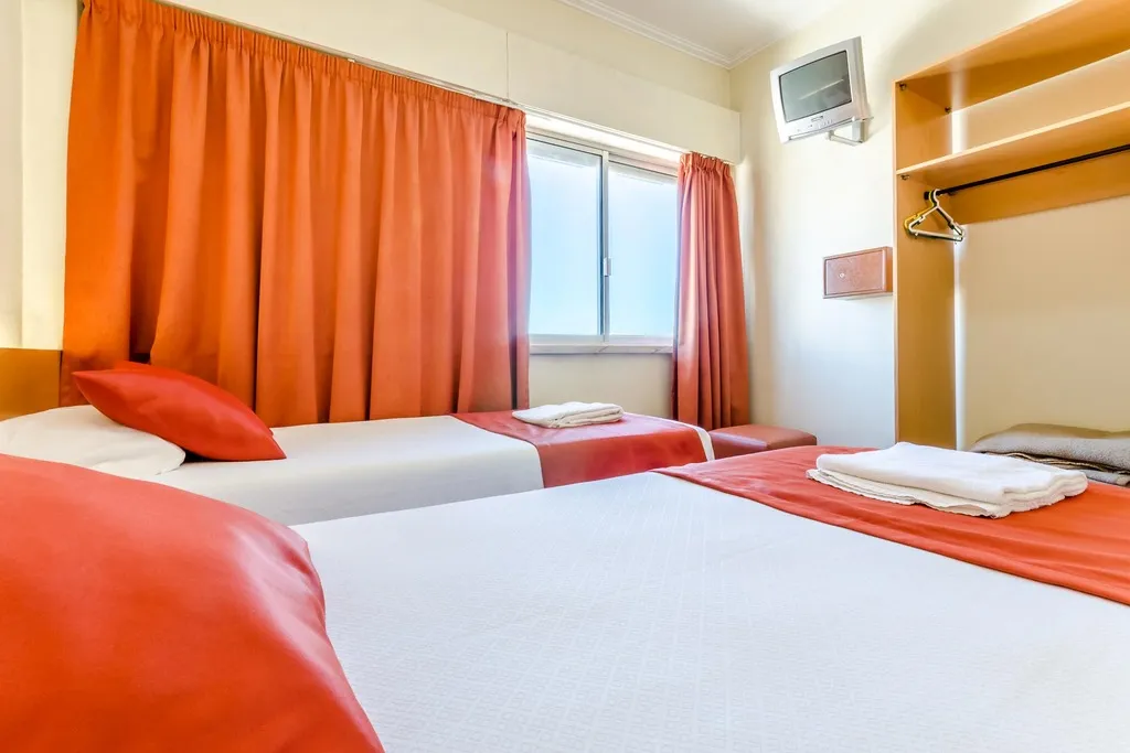 TRIPLE STANDARD Room, Jardim da Amadora, Lisbon
