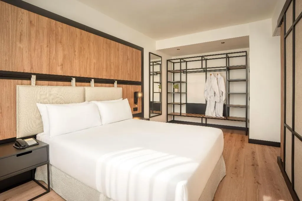 JUNIOR SUITE PREMIUM Room, Madrid Airport Suites Affiliated By Melia, Madrid