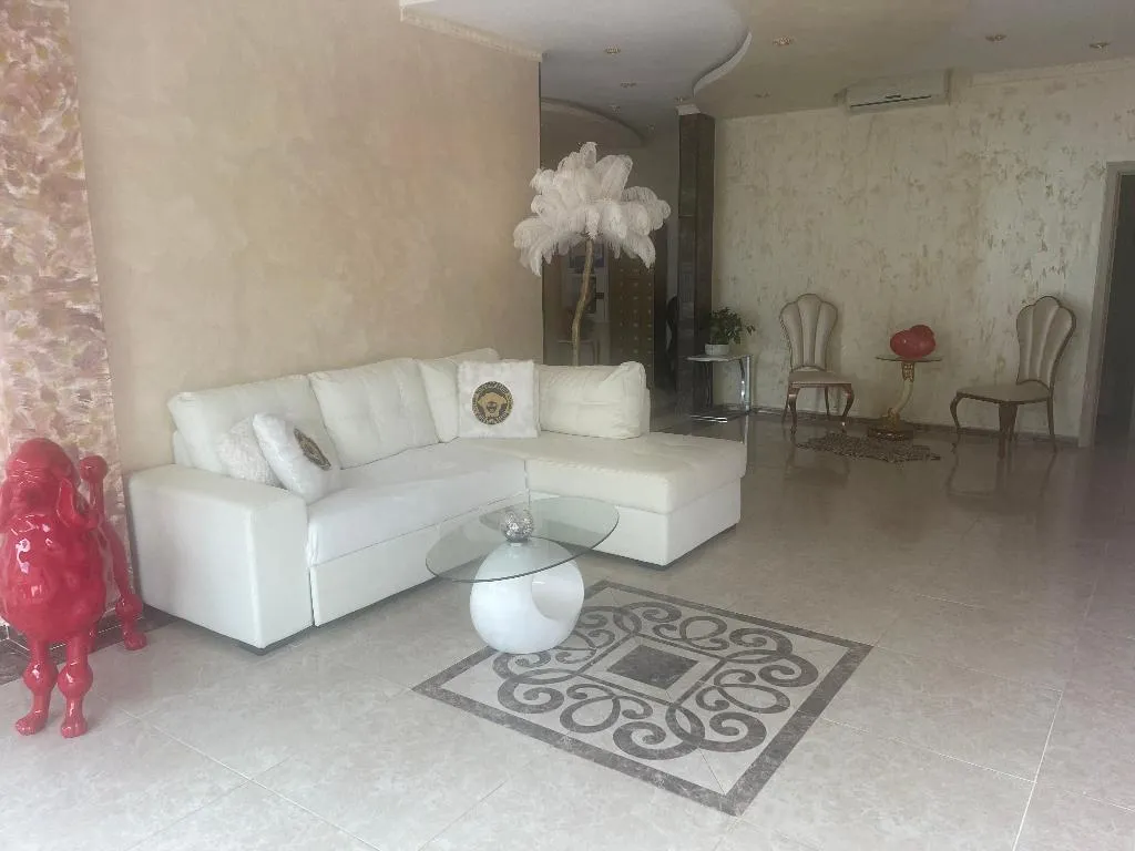 Lobby, Bahami, Bourgas