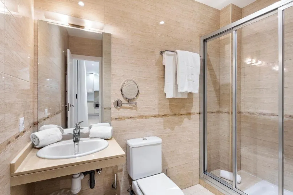 STUDIO CAPACITY 2 Room, Apartamentos Metrópolis Sevilla, Seville