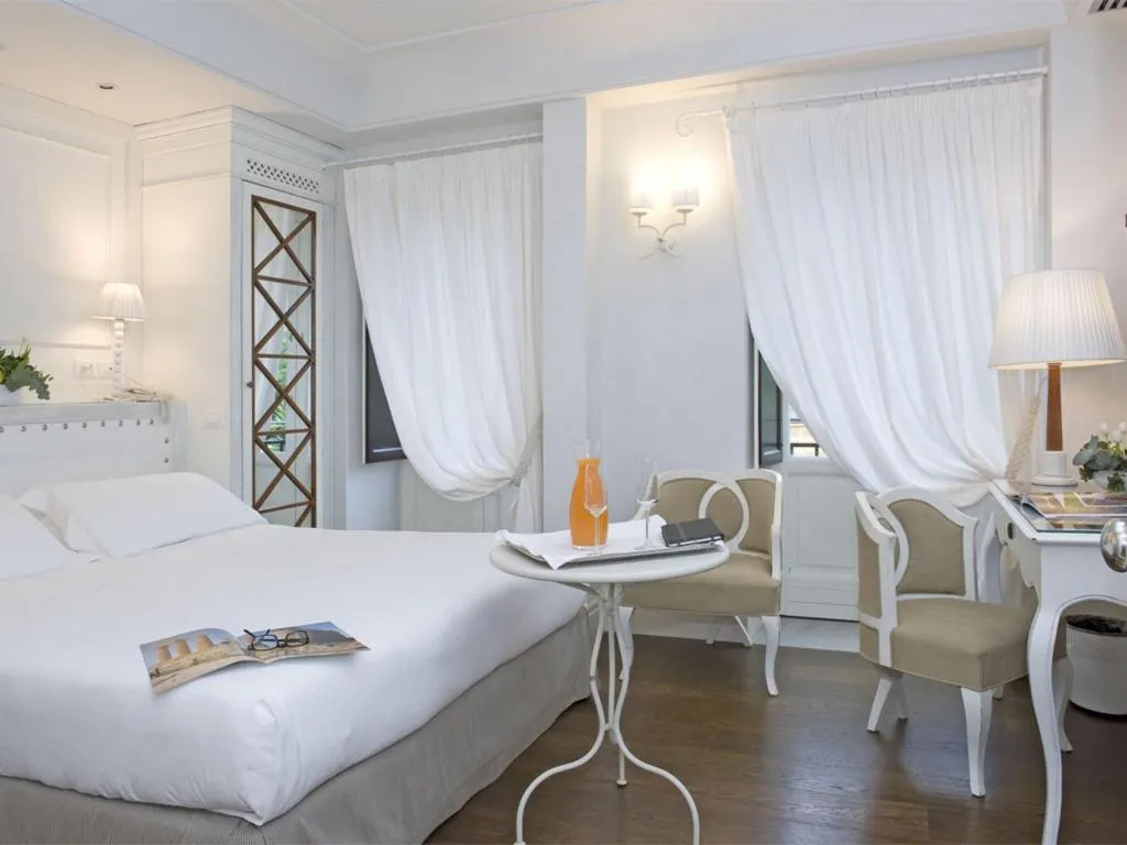 DOUBLE CLASSIC QUEEN BED Room, Villa Athena, Catania
