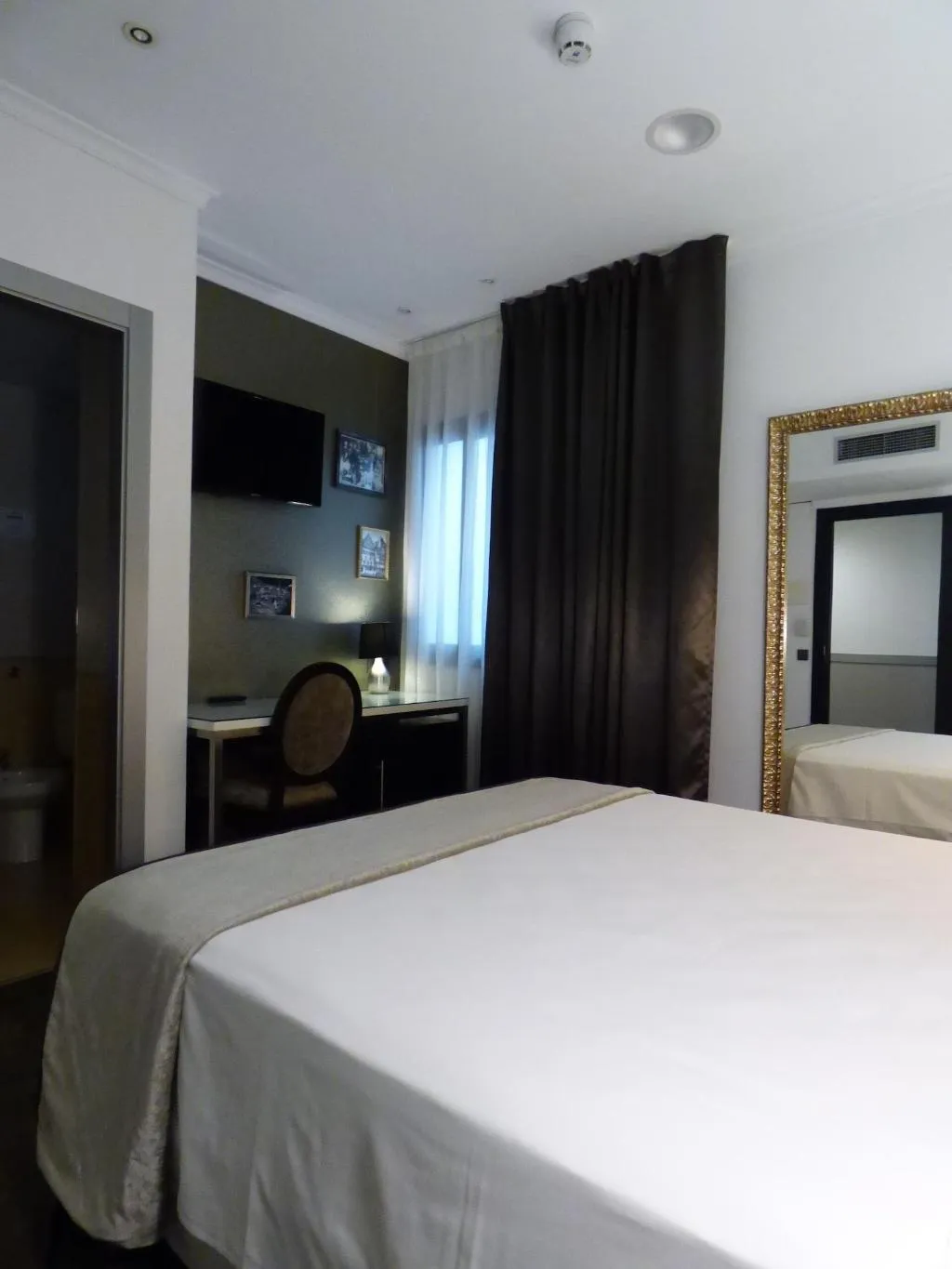 Room, Moderno, Barcelona