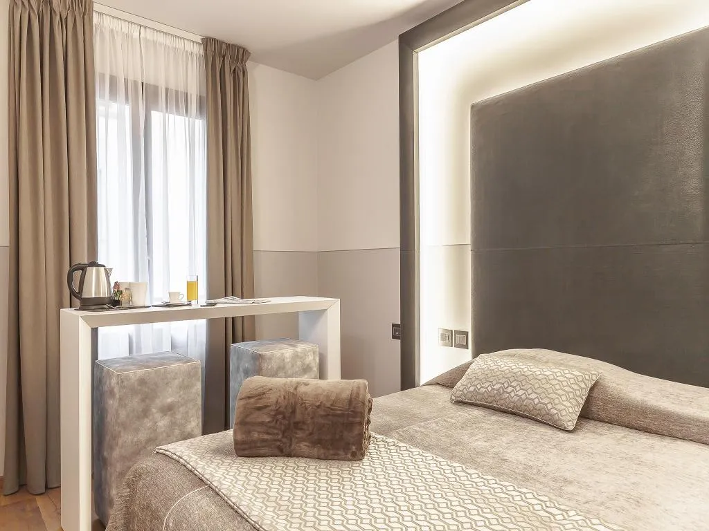Double or Twin COMFORT Room, Silk Art, Florence