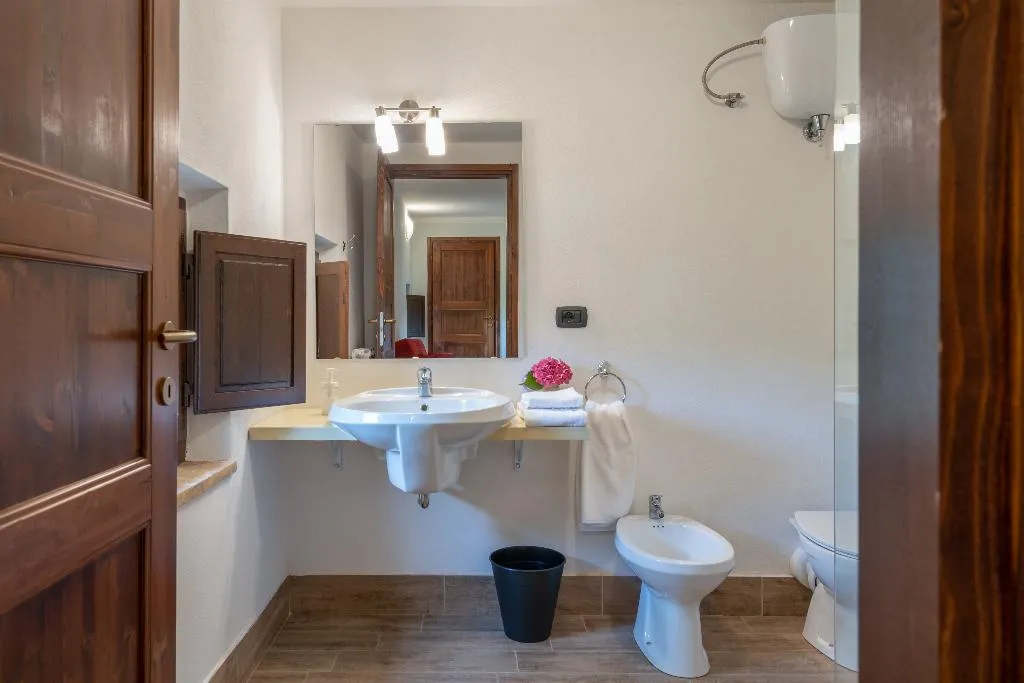 APARTMENT GARDEN VIEW Room, Gh Borgo Pulciano Agriturismo, Perugia