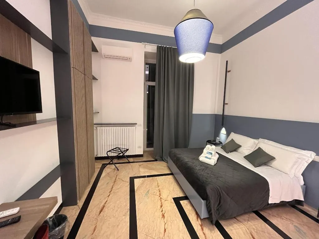 Room, Rettifilo 311, Naples