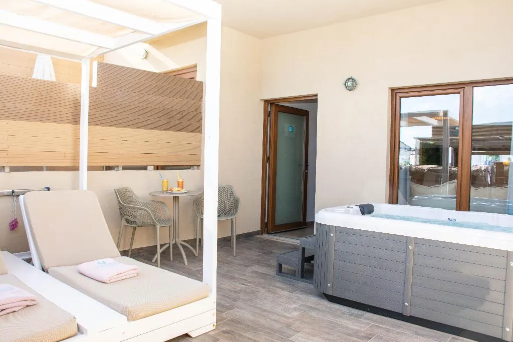 JUNIOR SUITE DELUXE WITH JACUZZI Room, Yianna Caravel Suites by Checkin (adults only), Crete