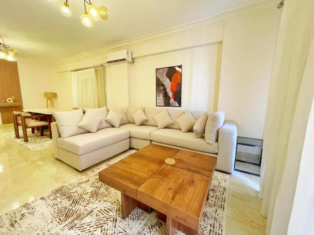 APARTMENT KING SIZE BED Room, Settle Inn South 90 Apartments, Cairo