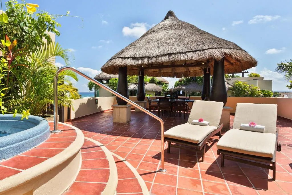 QUADRUPLE TWO BEDROOMS Room, El Taj Ocean Front and Beachside Condo Hotel, Playa Del Carmen