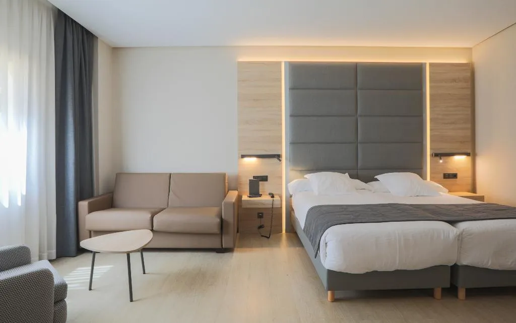 FAMILY ROOM CAPACITY 5 Room, Liabeny, Madrid