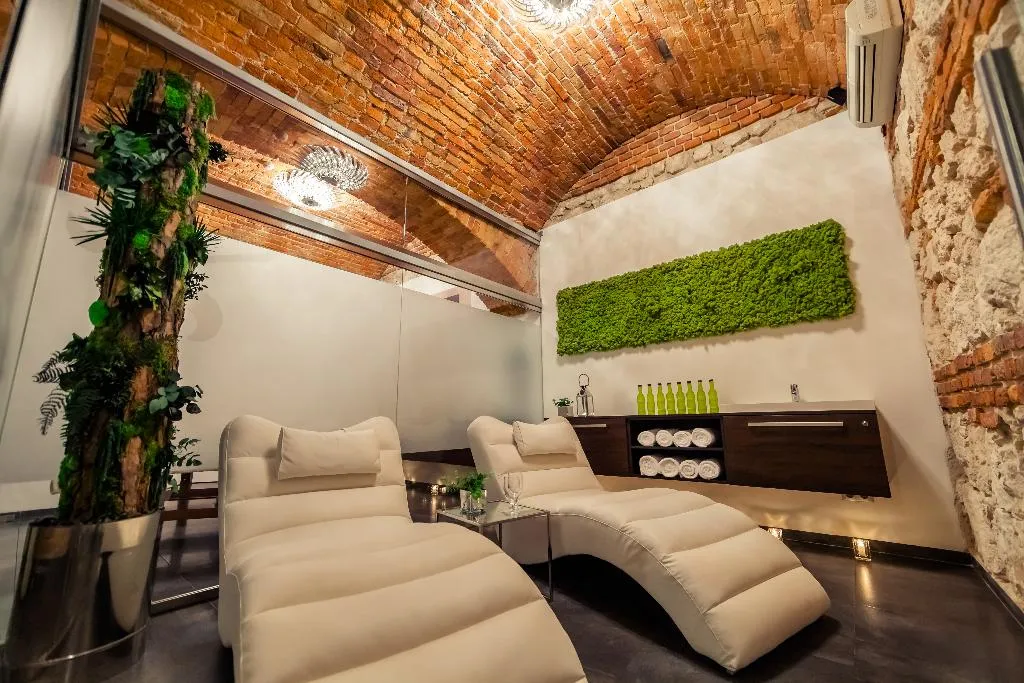 Sports and Entertainment, Queen Boutique Hotel, Krakow