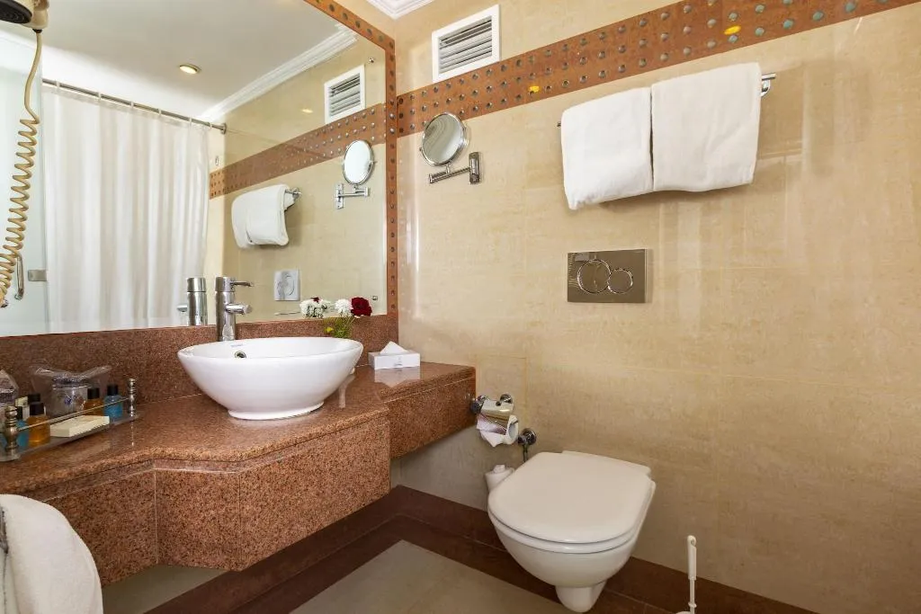 Room, Golden Tulip Flamenco Cairo, Cairo