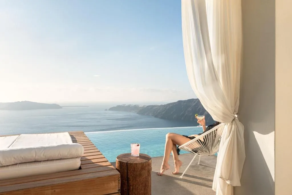 Room, West East Suites, Santorini