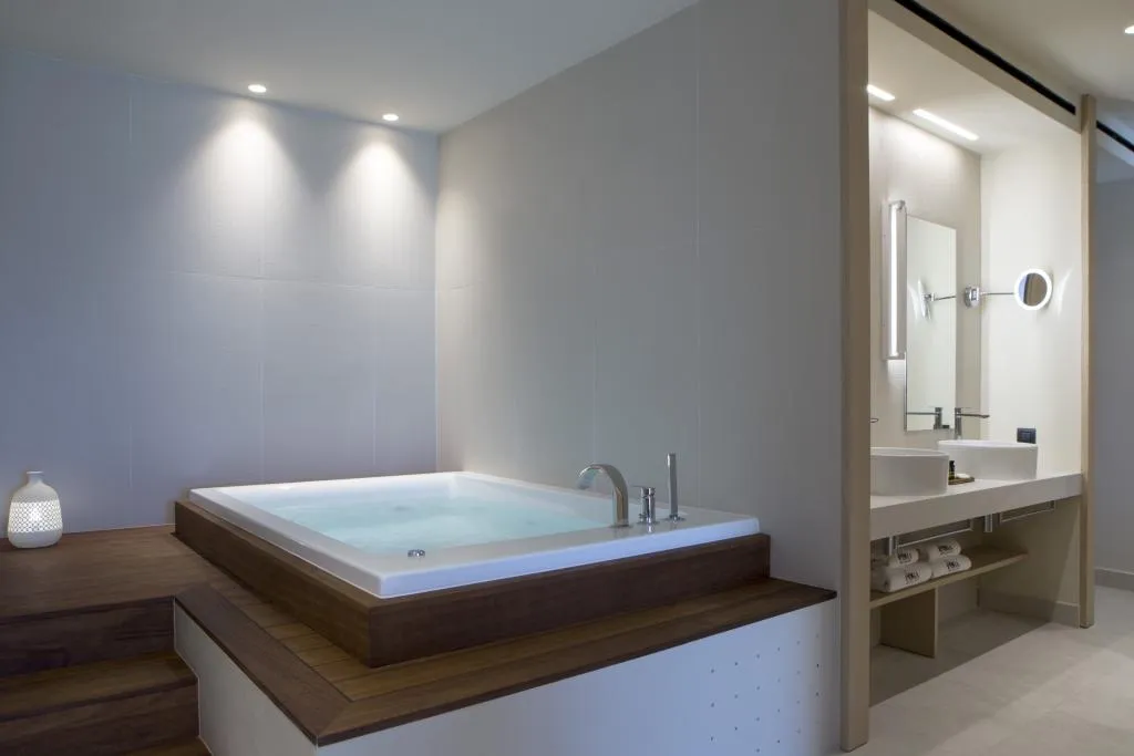 SUITE ONE BEDROOM Room, MERAVIA Leonardo Limited Edition, Halkidiki