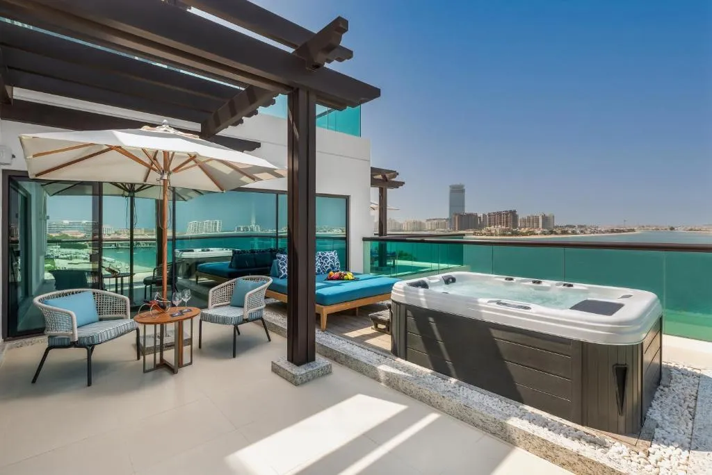 SUITE WITH JACUZZI Room, Taj Exotica Resort & Spa, The Palm Dubai, Dubai