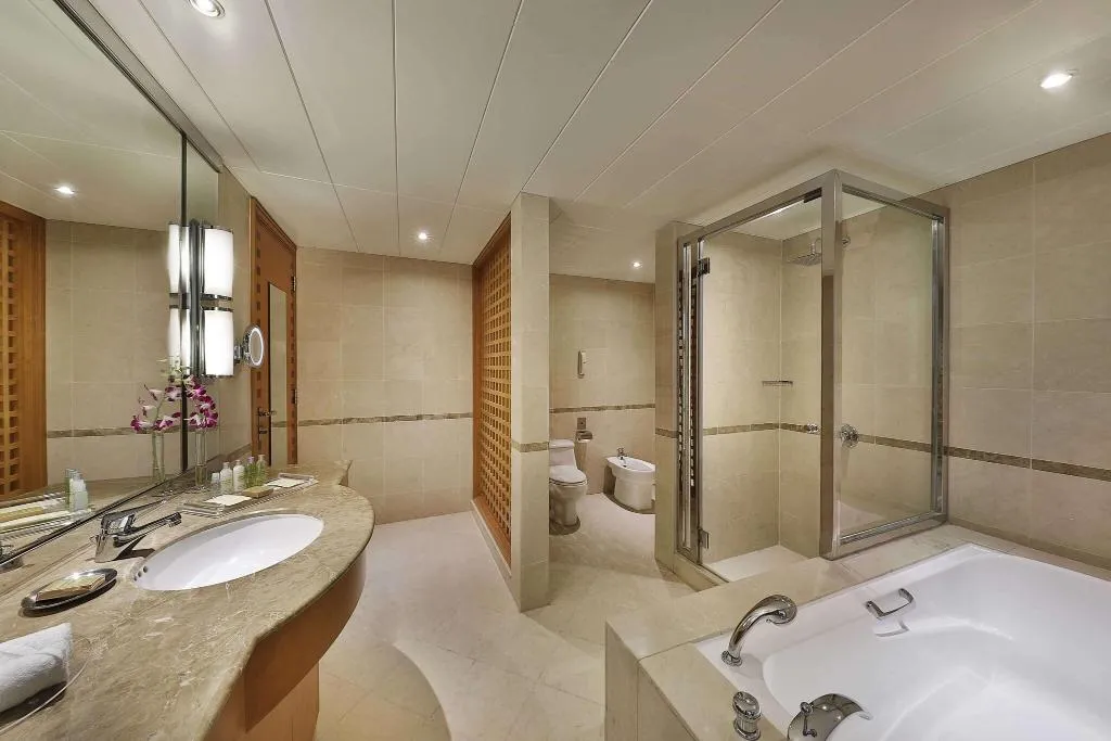 SUITE KING SIZE BED Room, Hilton Dubai Jumeirah, Dubai