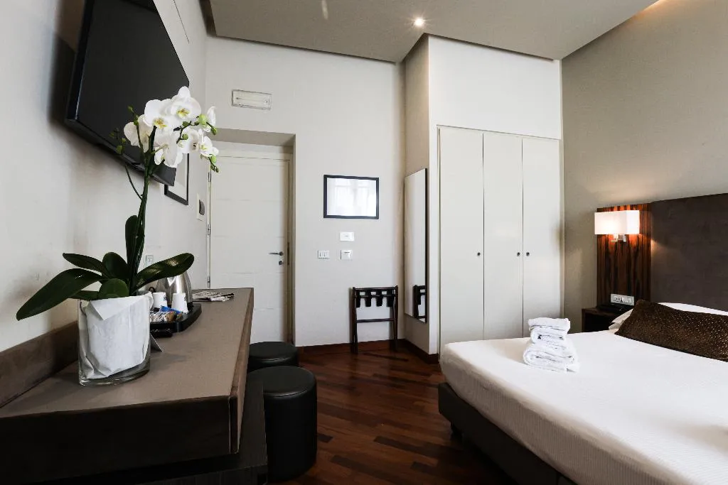 TRIPLE SUPERIOR Room, Embassy, Florence
