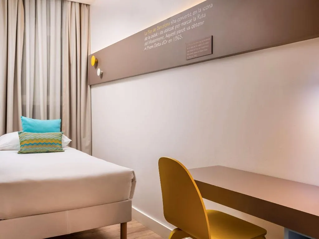 TRIPLE INNER Room, Ibis Styles Barcelona Centre, Barcelona