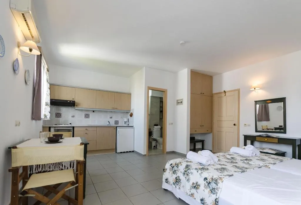 Room, Happiness Apartments, Crete