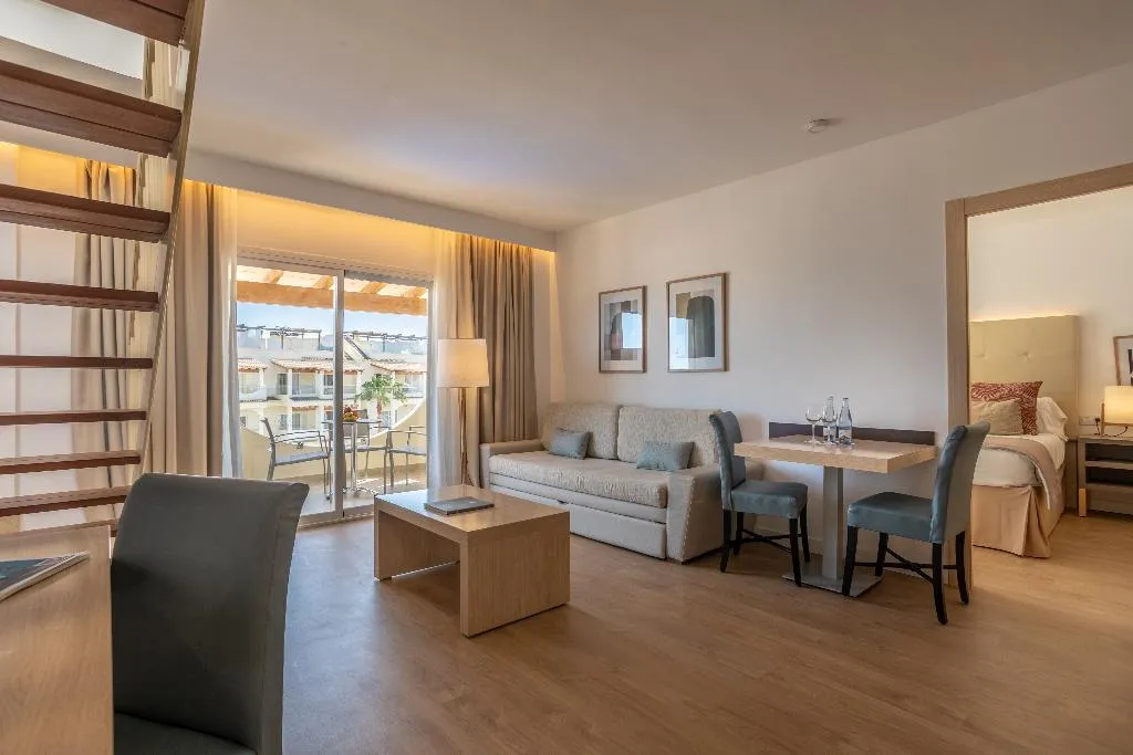 APARTMENT WITH TERRACE Room, Zafiro Bahia, Majorca