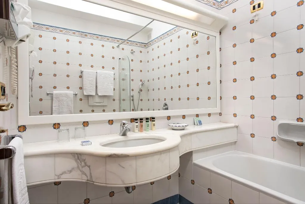 Double or Twin BASIC Room, Grand Hotel De La Ville, Naples