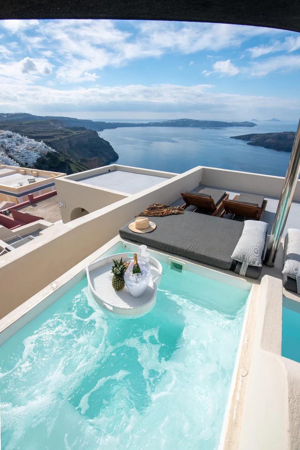 SUITE DELUXE WITH VIEWS Room, Caldera Cliff Illusion Suites, Santorini