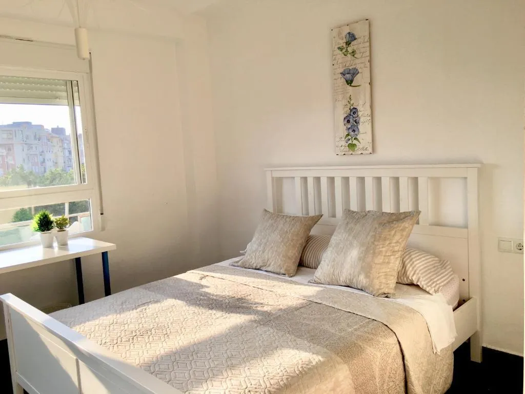 DOUBLE WITH SHARED BATHROOM Room, Guest House Torres De Quart, Valencia