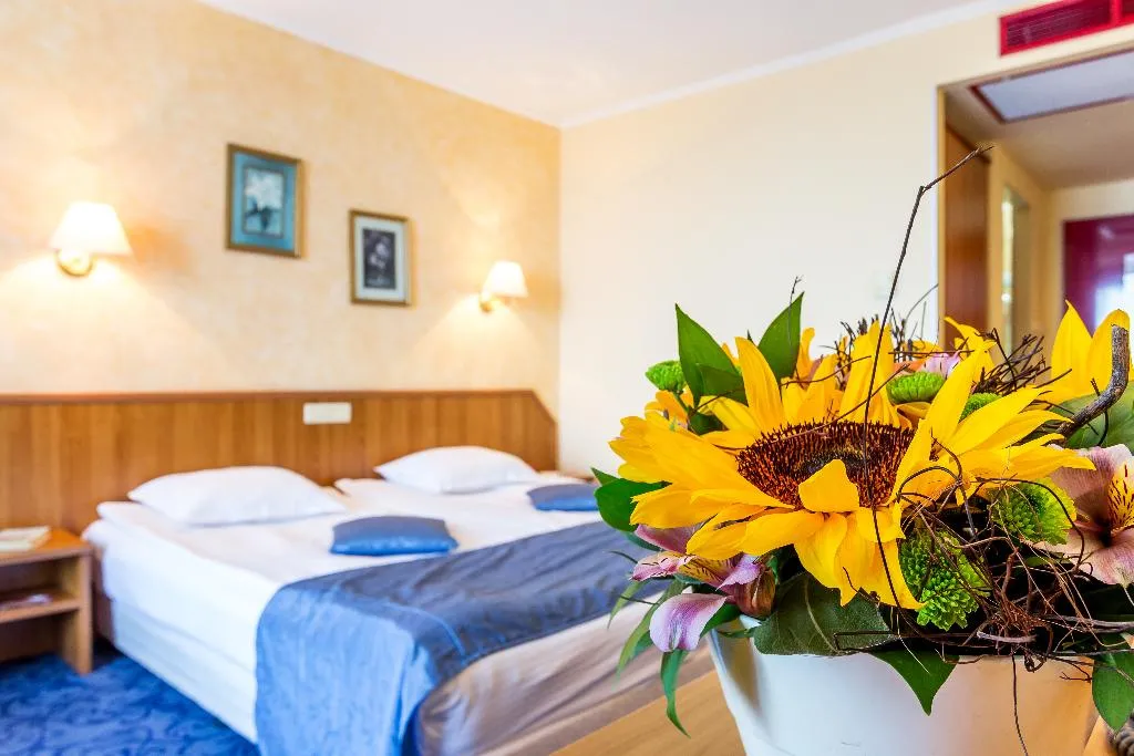 DOUBLE PARTIAL OCEAN VIEW TWO DOUBLE BEDS Room, Saint George hotel & Spa, Bourgas