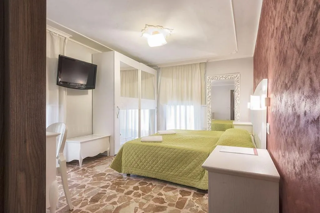 Room, Hotel Flora, Catania