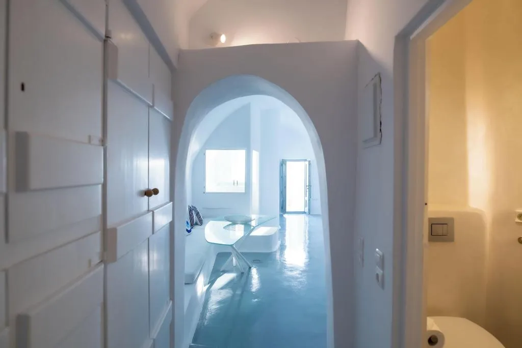 Room, Heavens Edge by Mr and Mrs White, Santorini