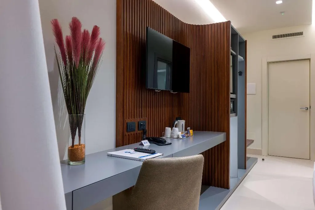 DOUBLE SUPERIOR QUEEN BED Room, Best Western Hotel Ferrari, Naples