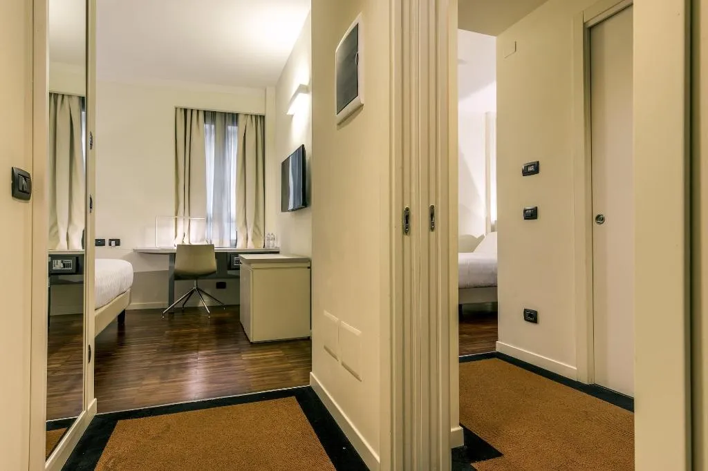 Room, 43 Station Hotel, Milan