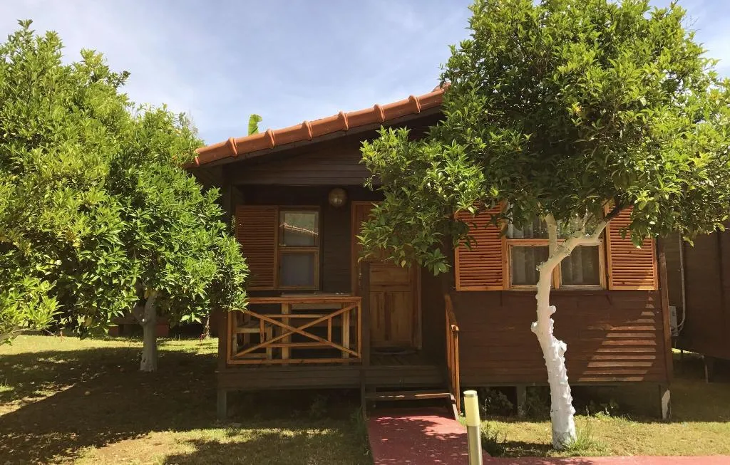 BUNGALOW QUEEN SIZE BED Room, Baris Pension & Bungalows, Antalya