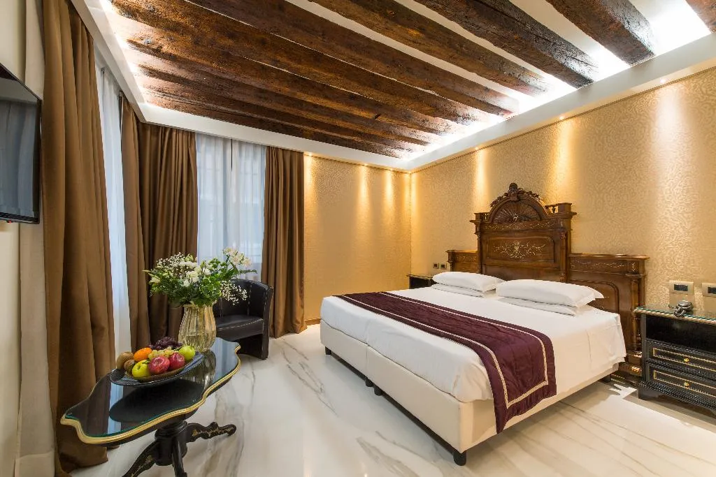 Room, Casa Nicolò Priuli, Venice