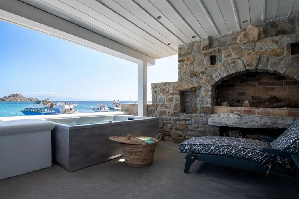 SUITE WITH JACUZZI Room, Petinos Beach, Mykonos