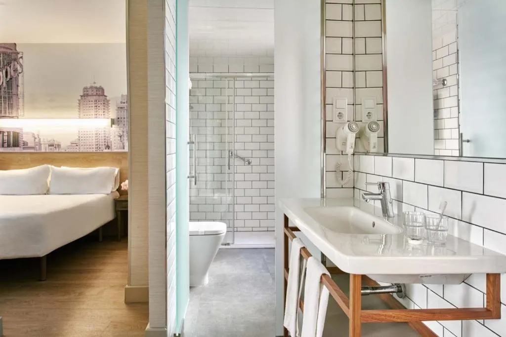 SUITE STANDARD Room, Regente, Madrid
