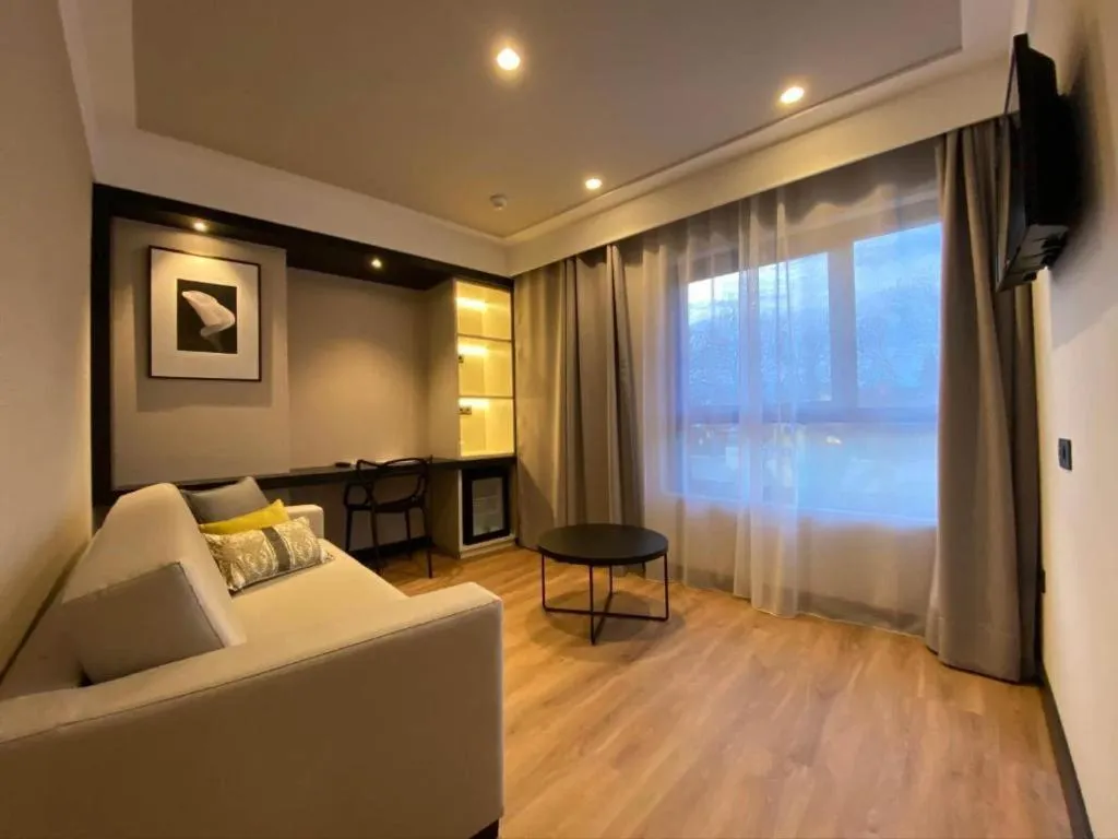 Room, Parque Real, Madrid