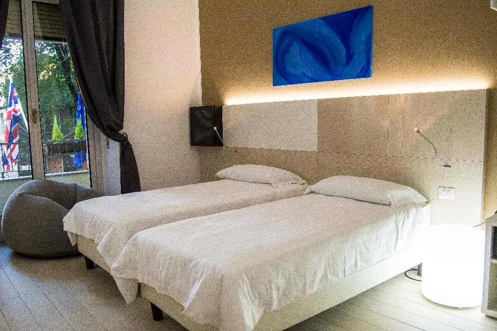 TWIN STANDARD Room, Boutique Duomo, Milan