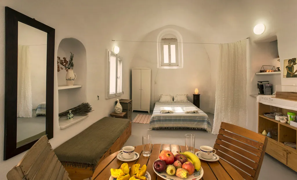 Room, Mesana Traditional Stone Houses, Santorini